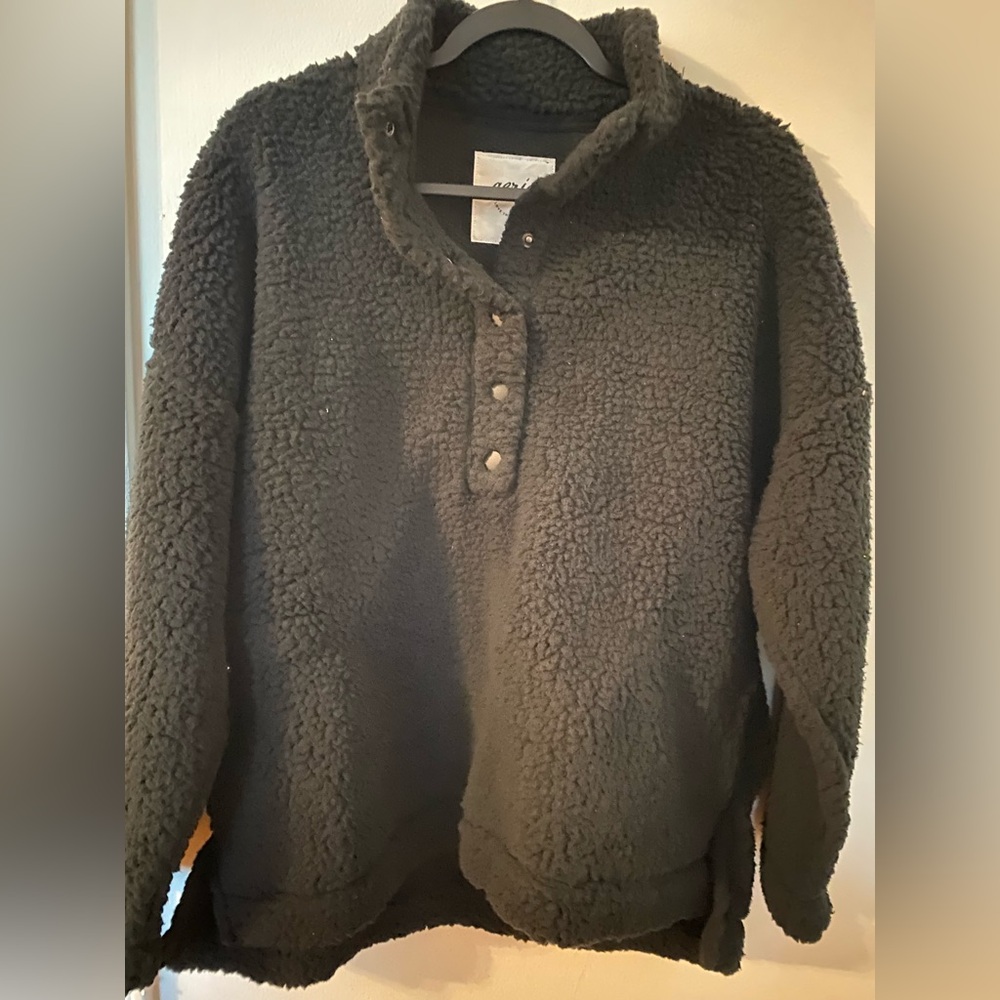 Women’s black Sherpa aerie pullover top quarter button up